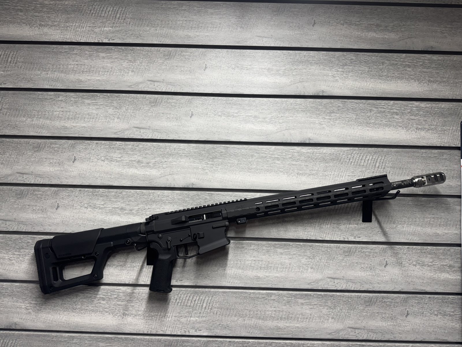 APF AR-platform rifle, black, M-LOK handguard